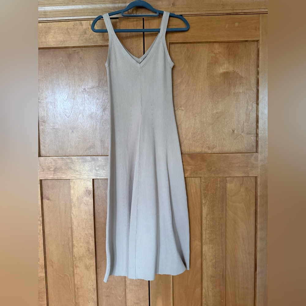 Elie Tahari Light Cream V-Neck Ribbed Maxi Dress